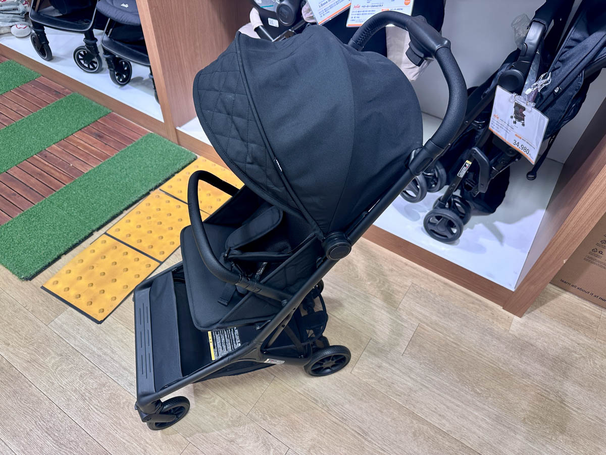 見た目はシルバークロス Clicというか西松屋に見えなくもない